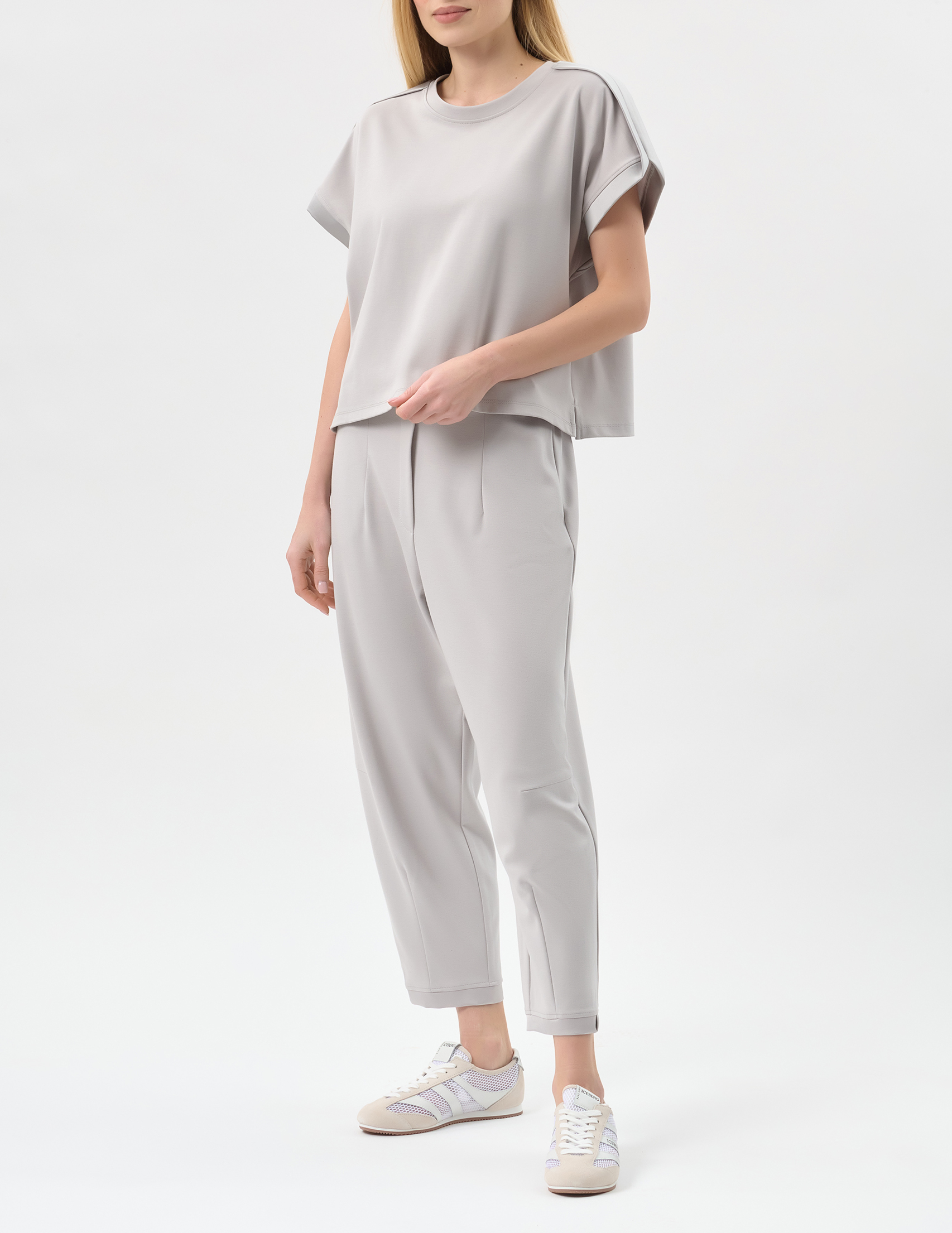 

Костюм, Серый