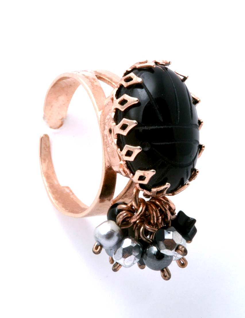 

Кольцо, Черный