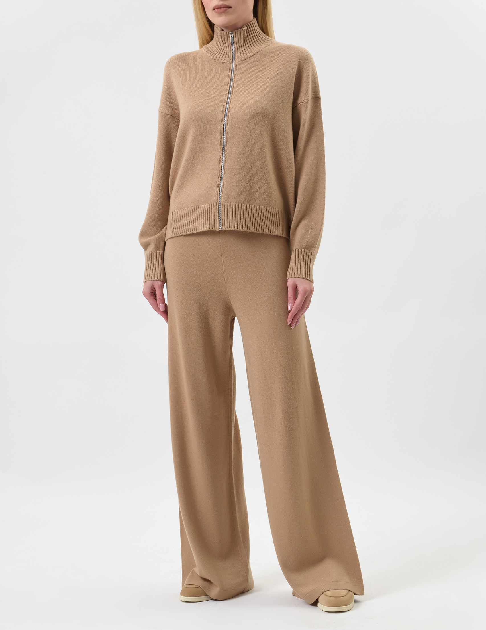 

Костюм, Коричневый