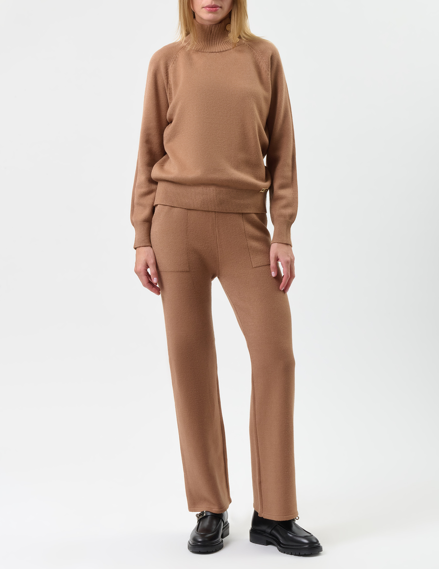 

Костюм, Коричневый