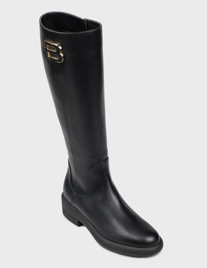 Biz juda kop erotik oynadik