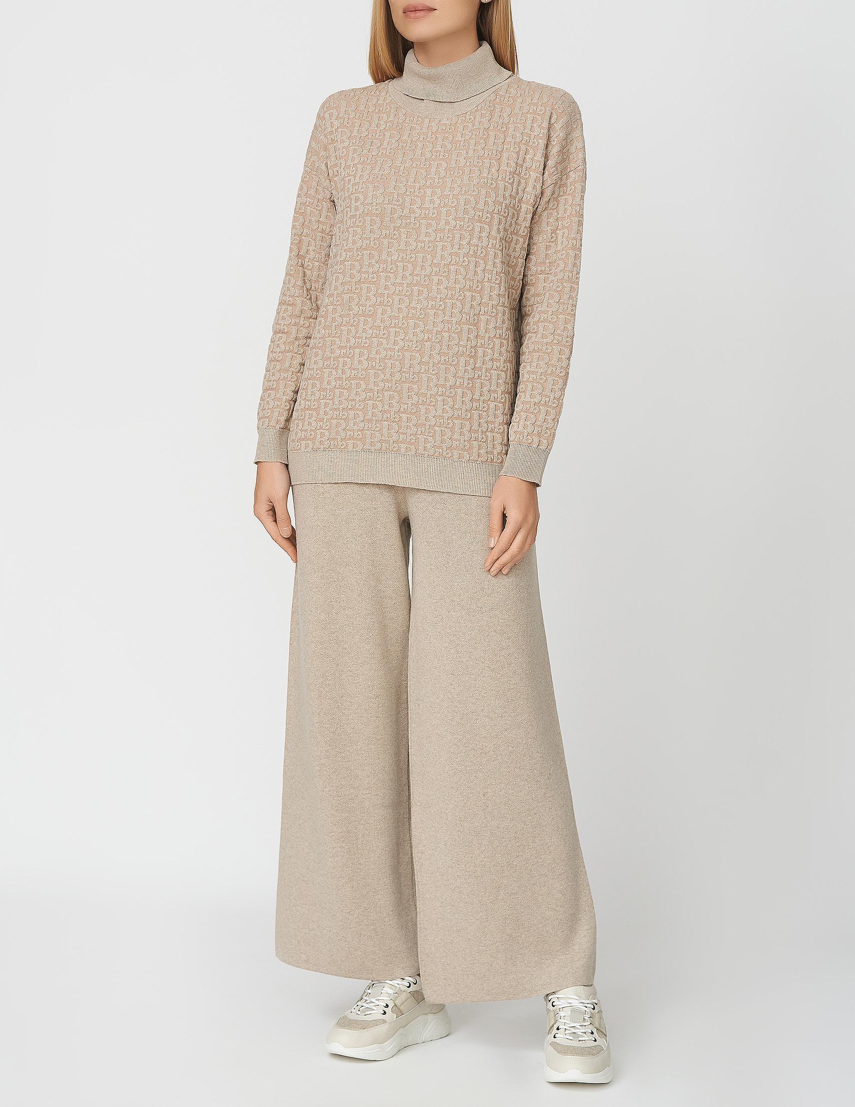 

Костюм, Бежевый