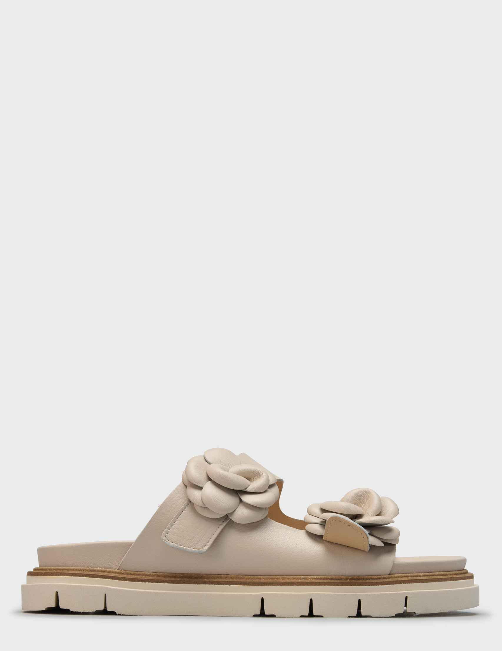 

Шлепанцы, Бежевый;молочный