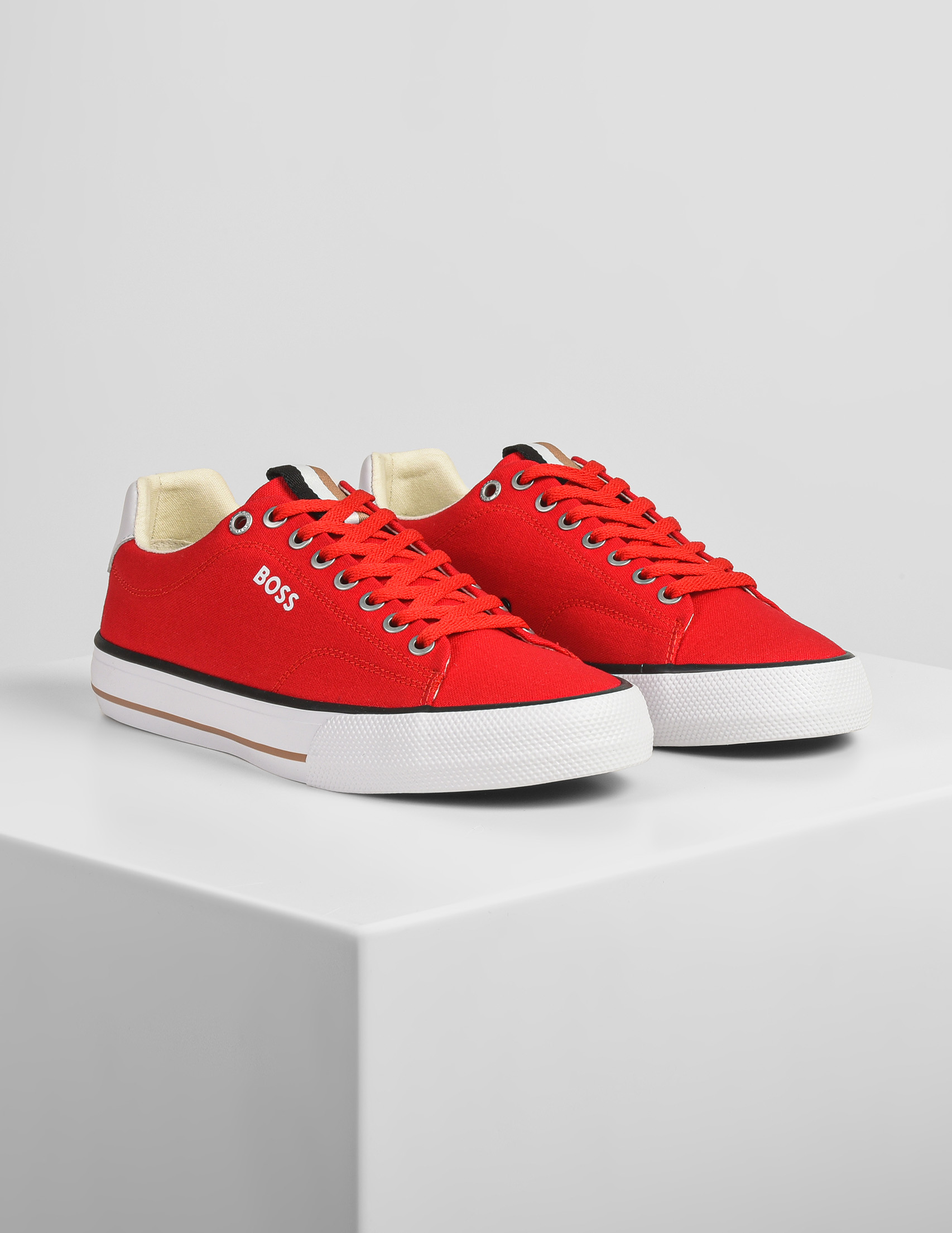 

Кеды, Красный