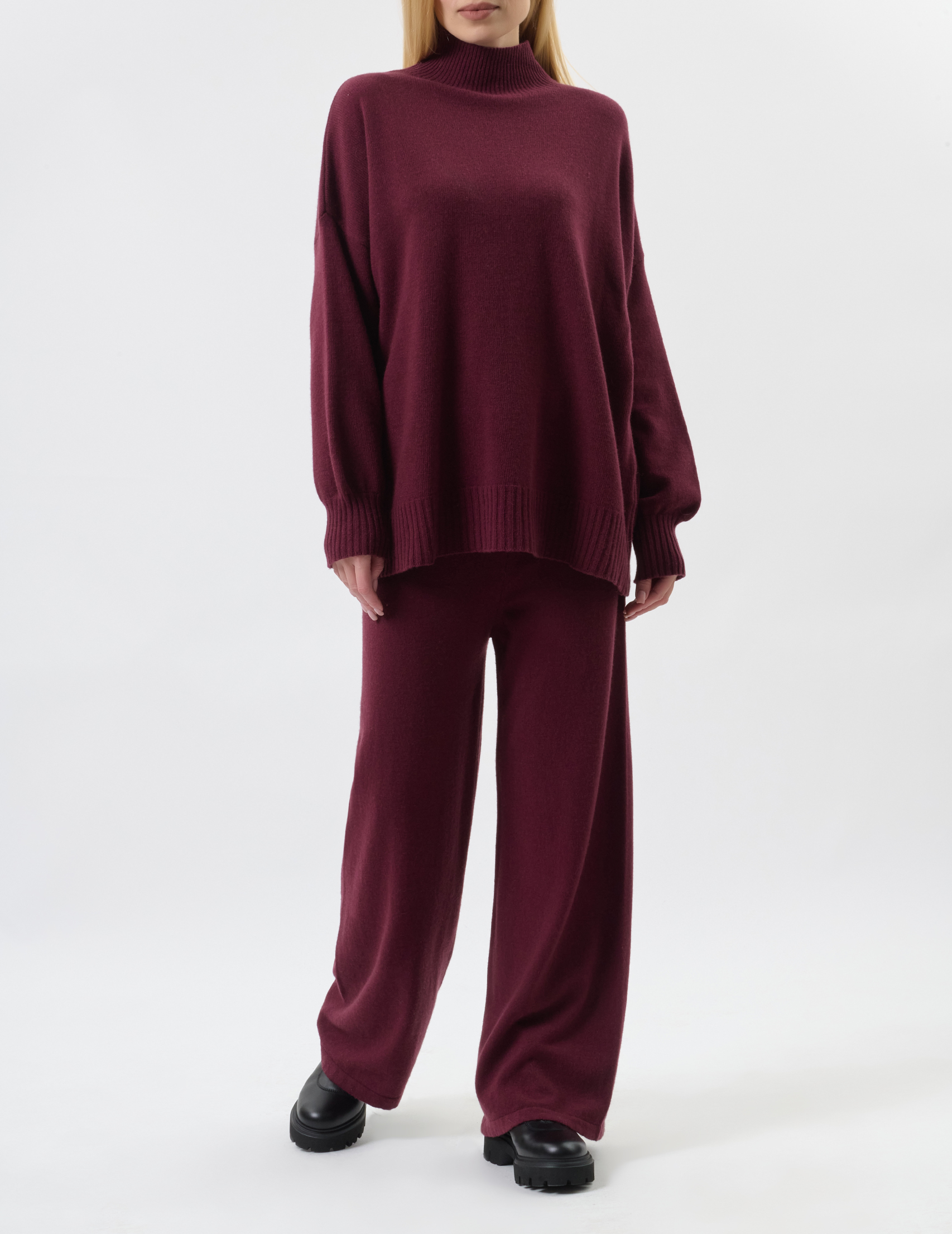 

Костюм, Бордовый