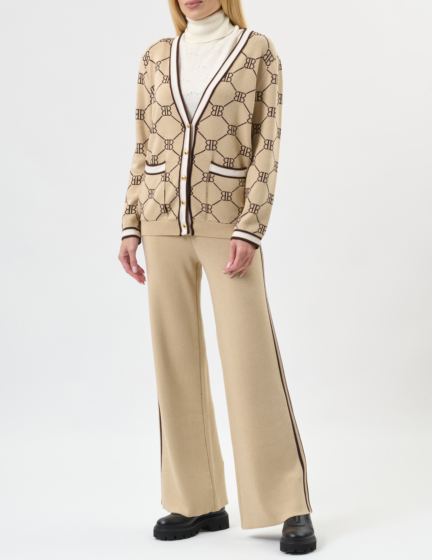 

Костюм, Бежевый