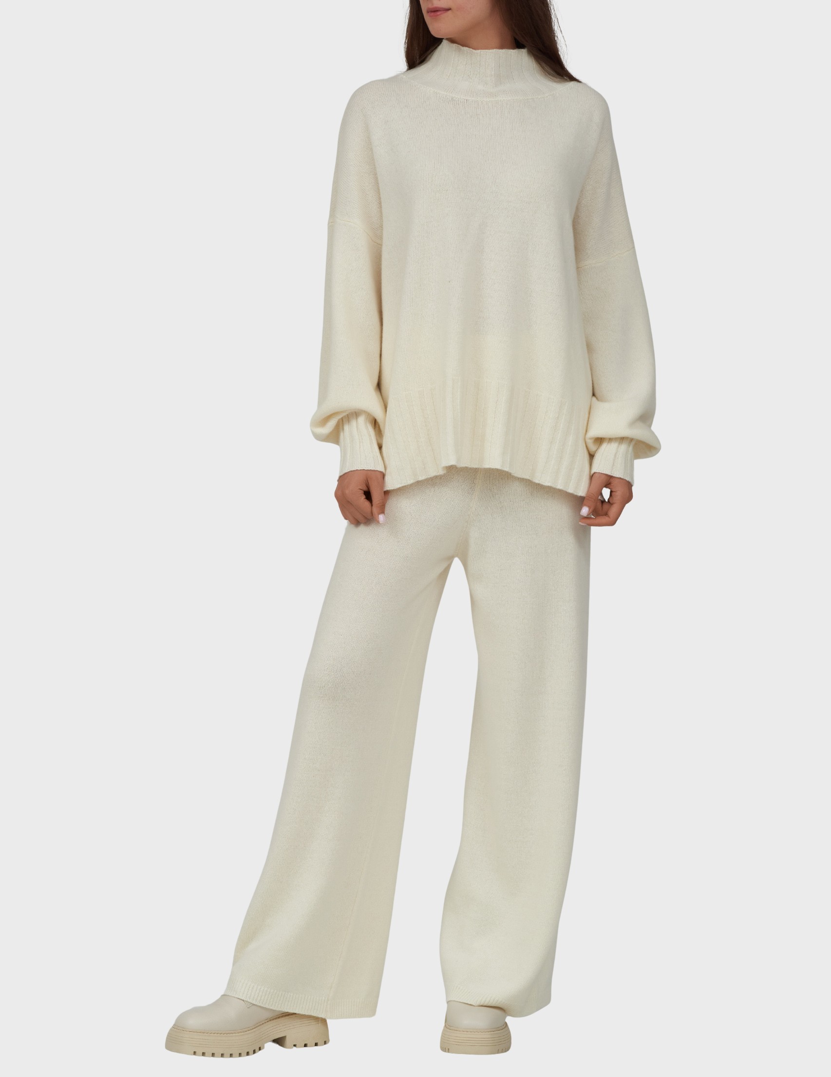 

Костюм, Бежевый;молочный