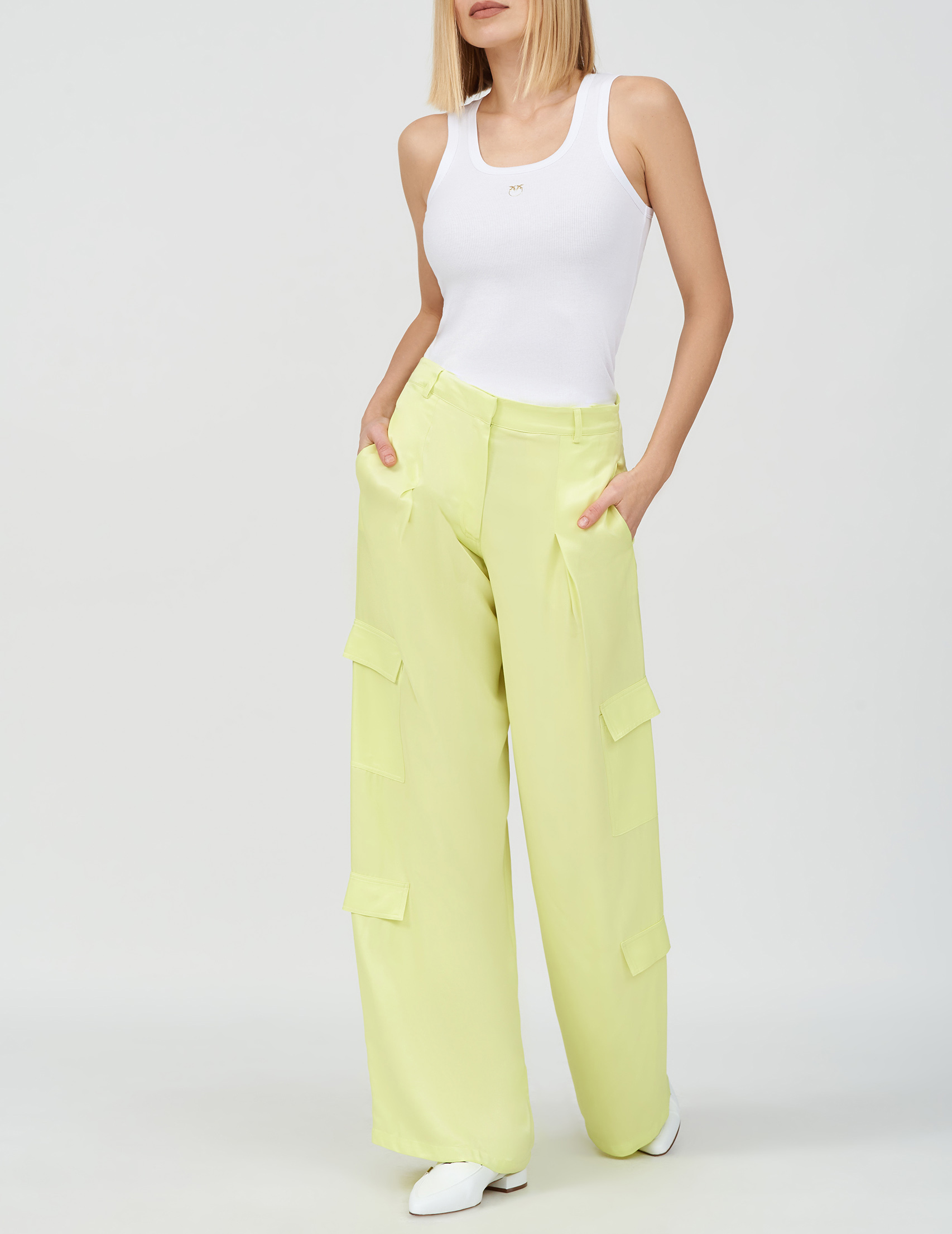 

Майка, Белый