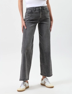 DKNY