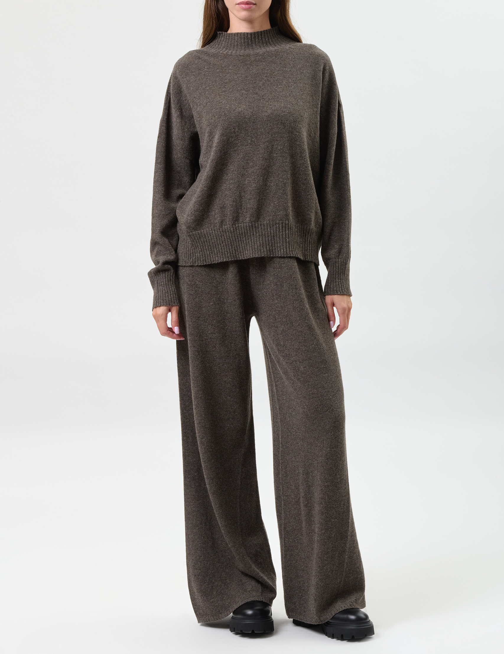 

Костюм, Серый