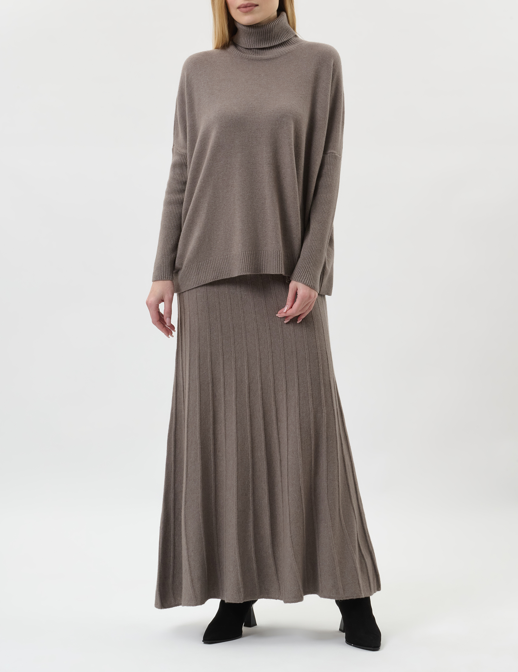 

Костюм, Коричневый