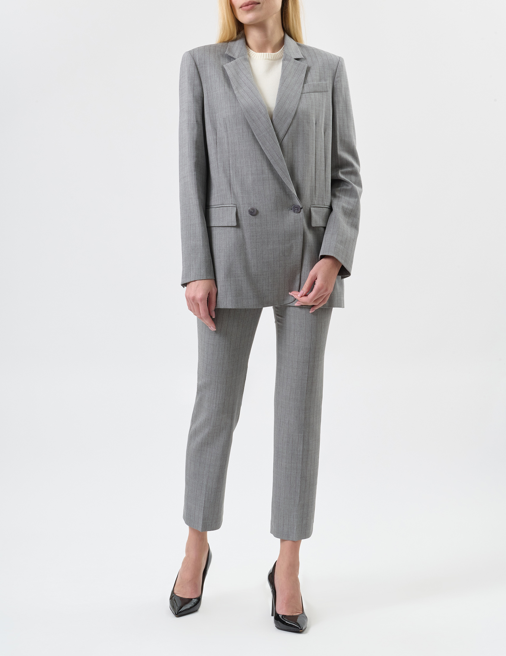 

Костюм, Серый