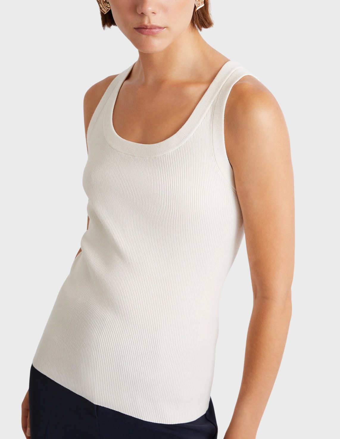 

Майка, Белый