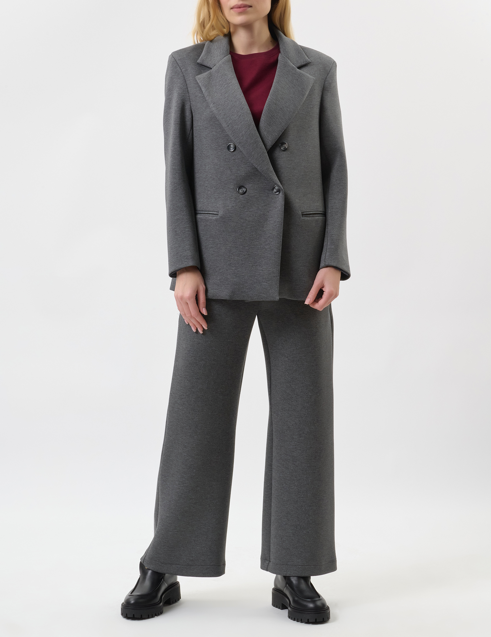 

Костюм, Серый