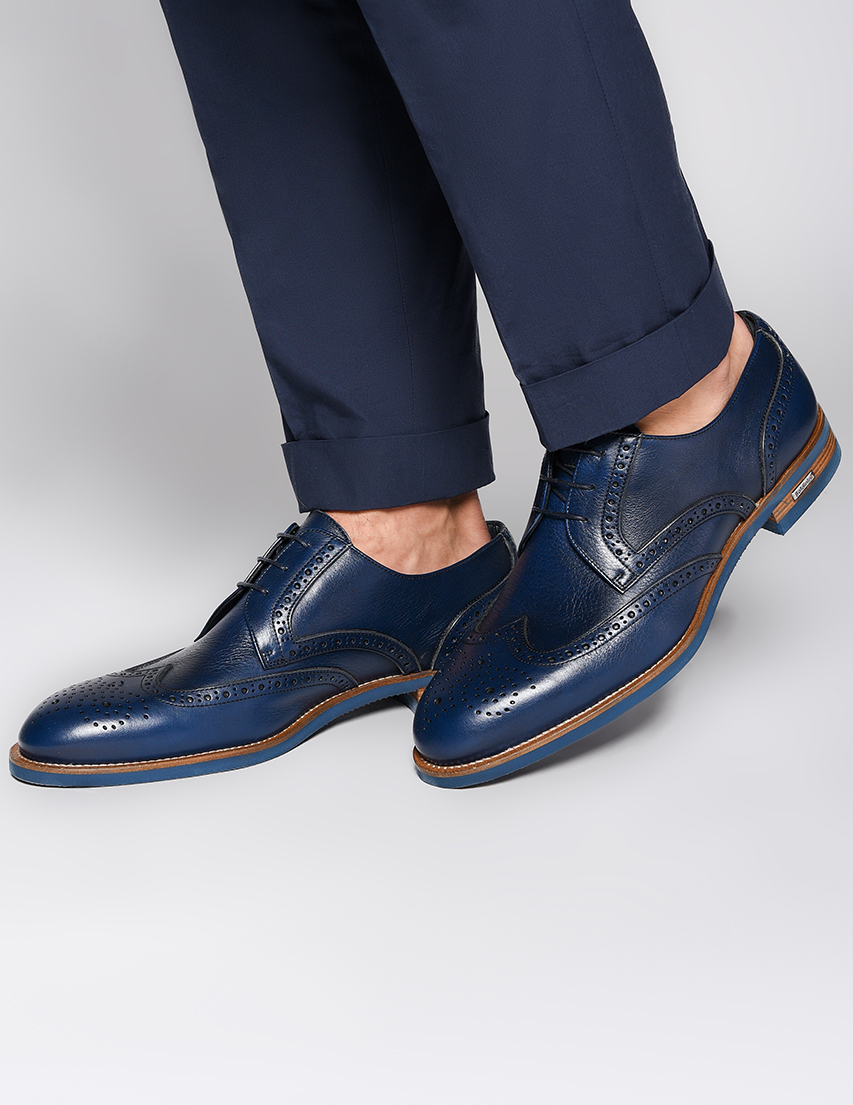 Синяя мужская обувь