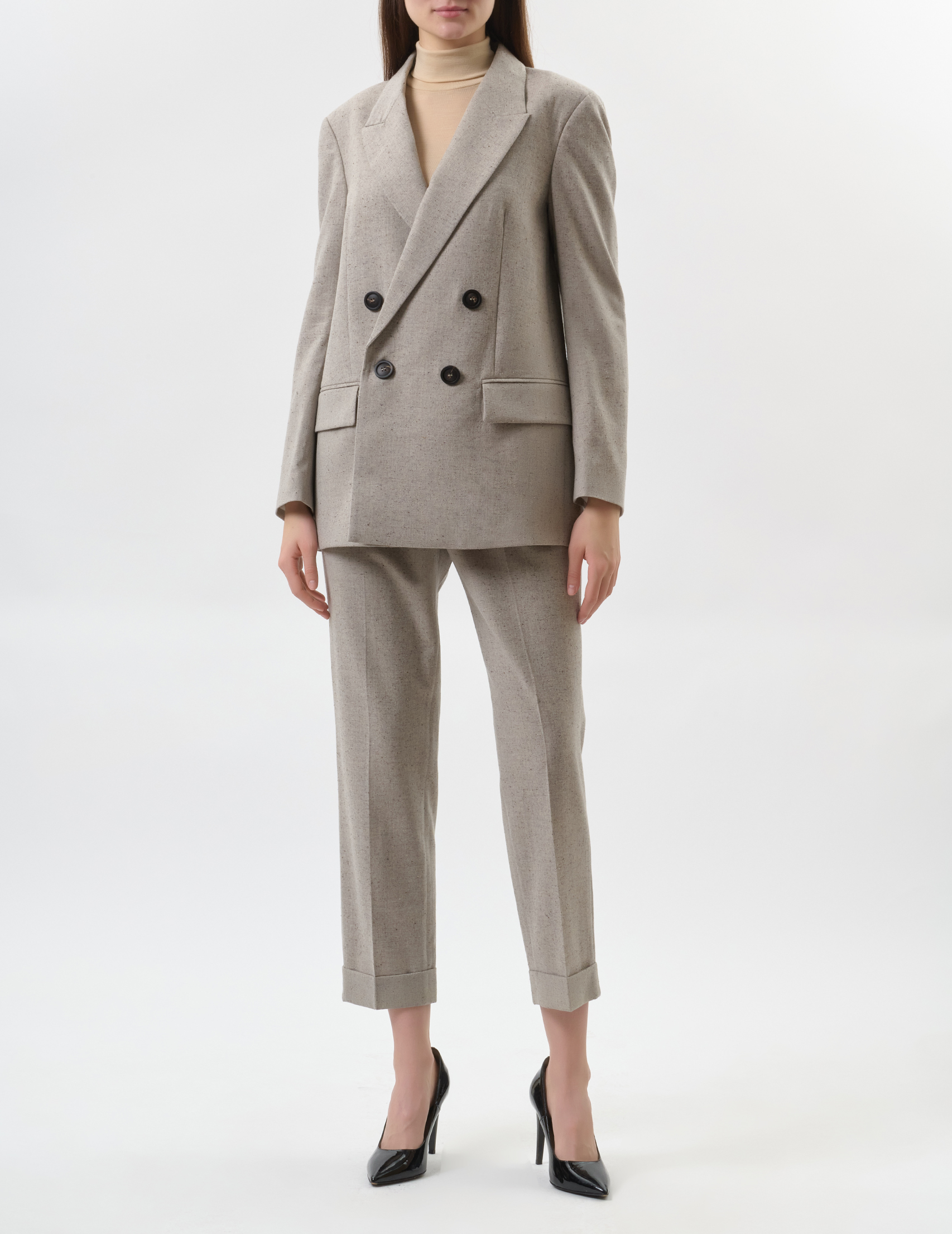 

Костюм, Серый