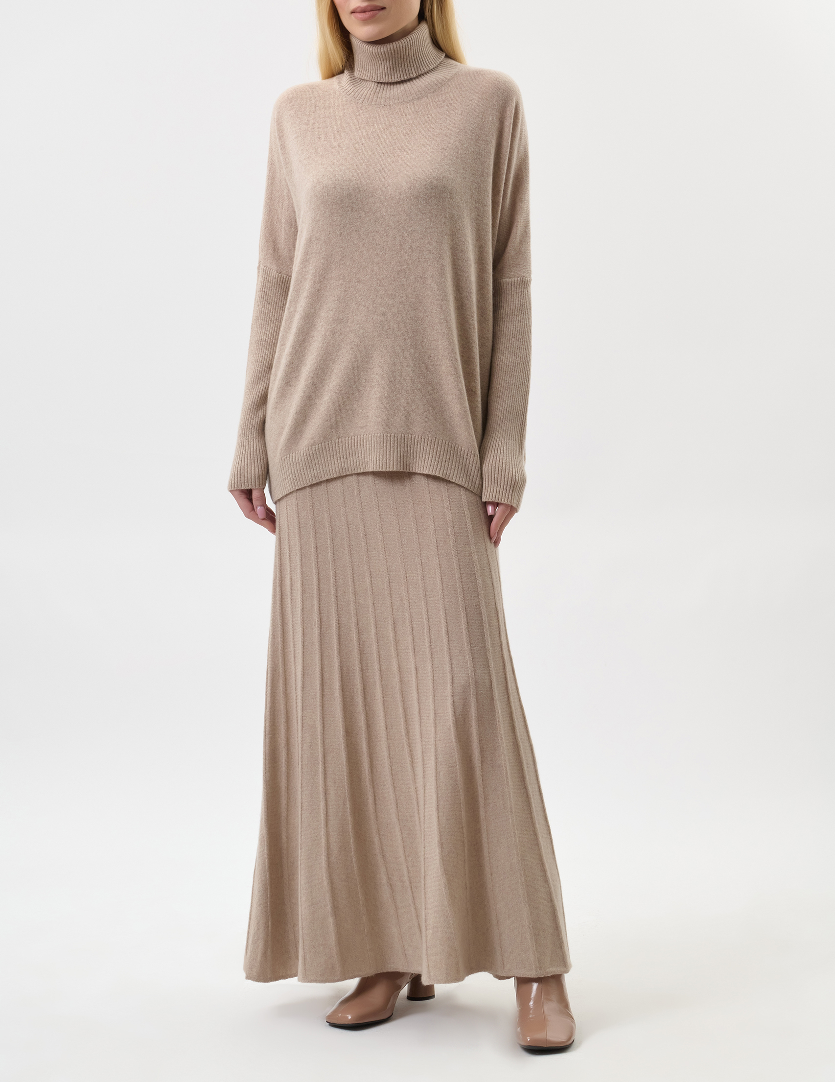 

Костюм, Бежевый