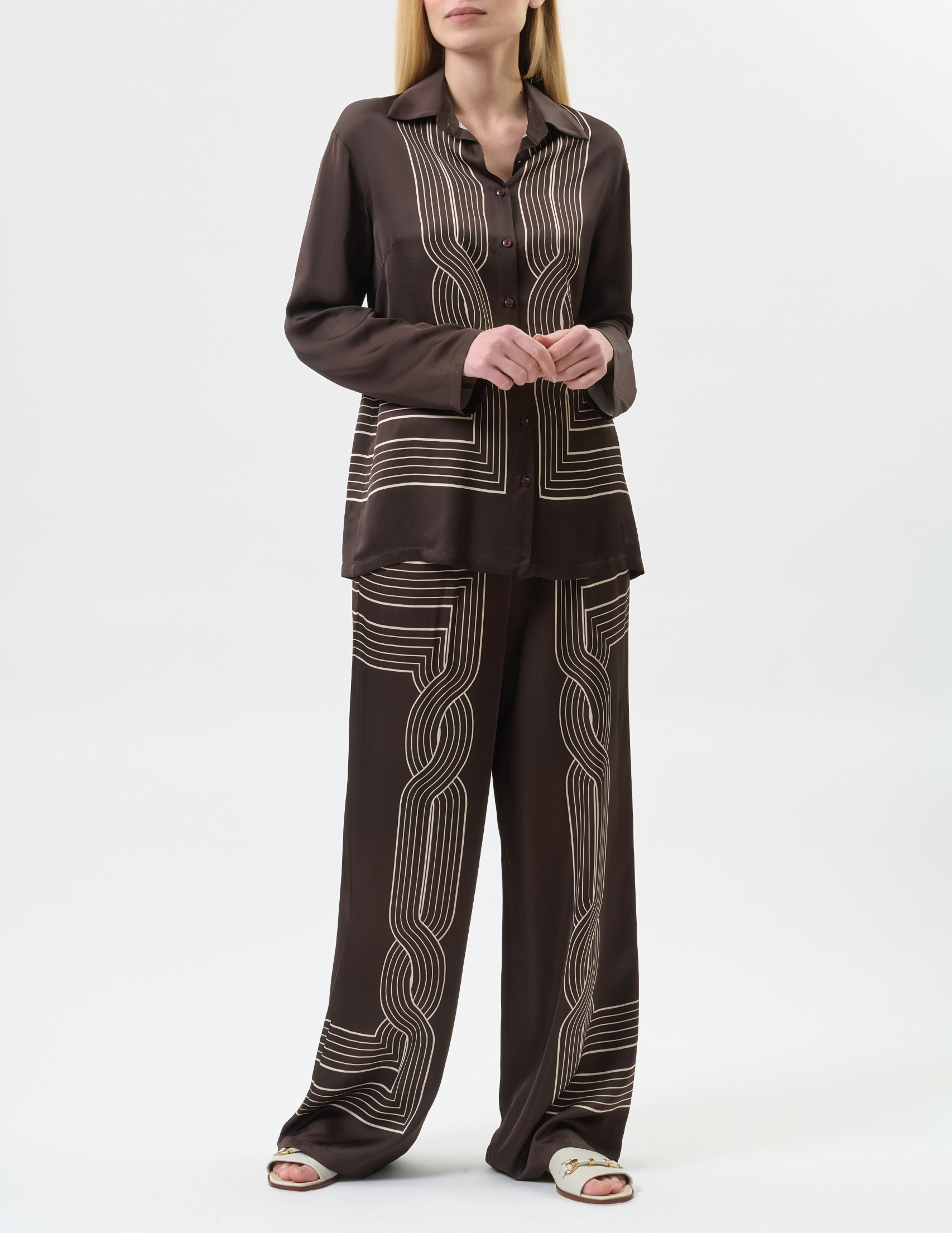 

Костюм, Коричневый