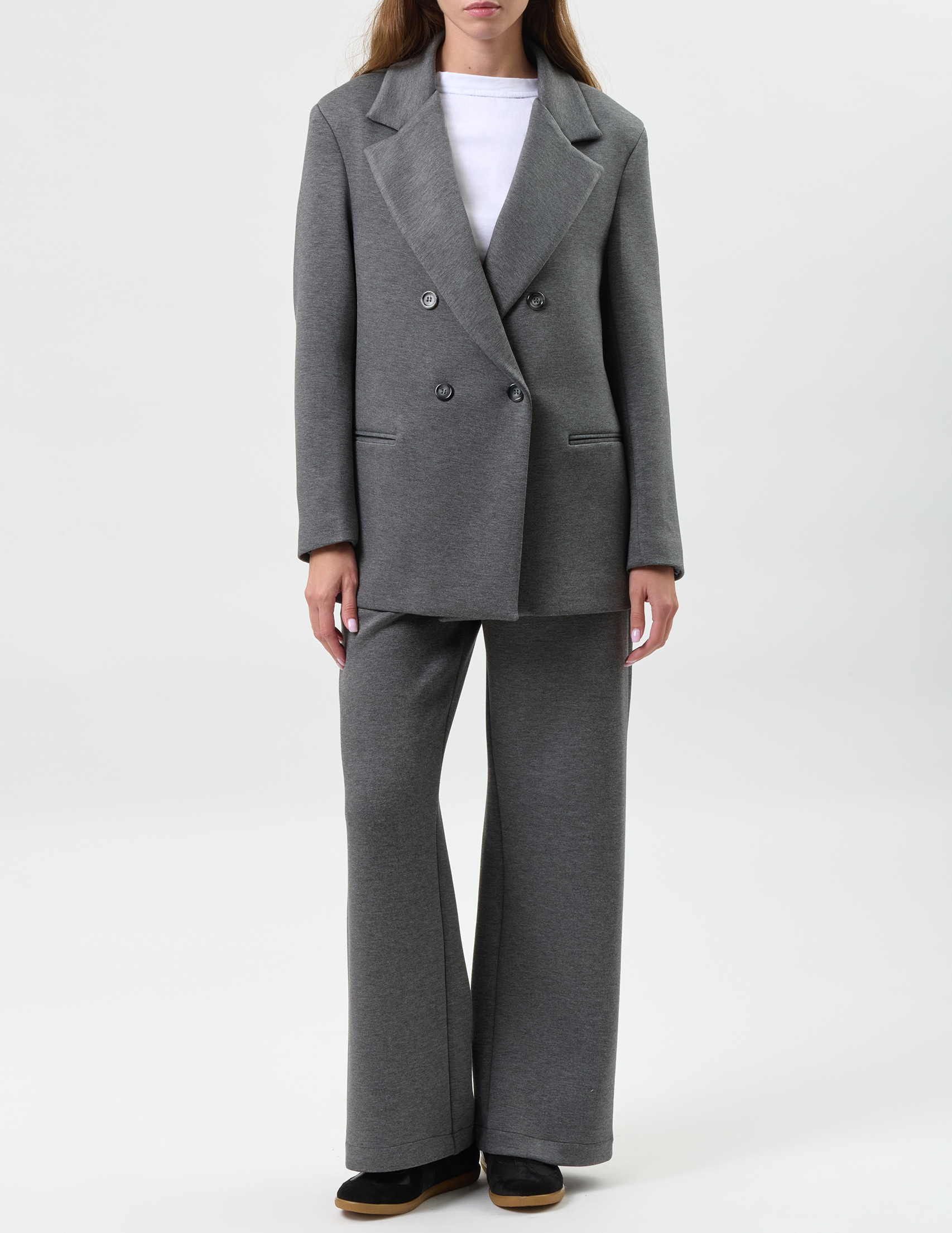 

Костюм, Серый