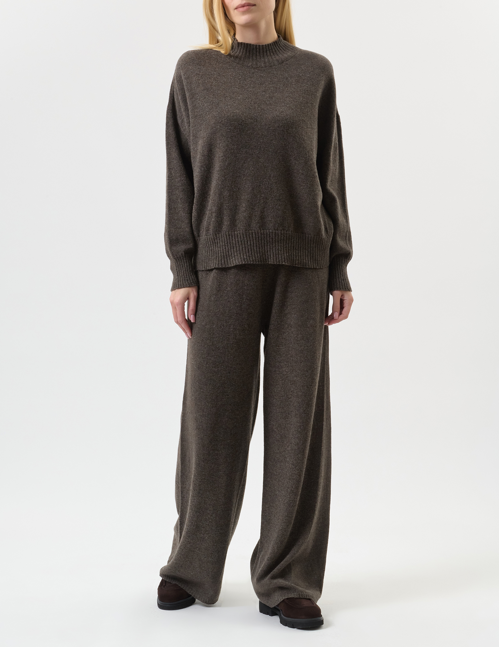 

Костюм, Серый