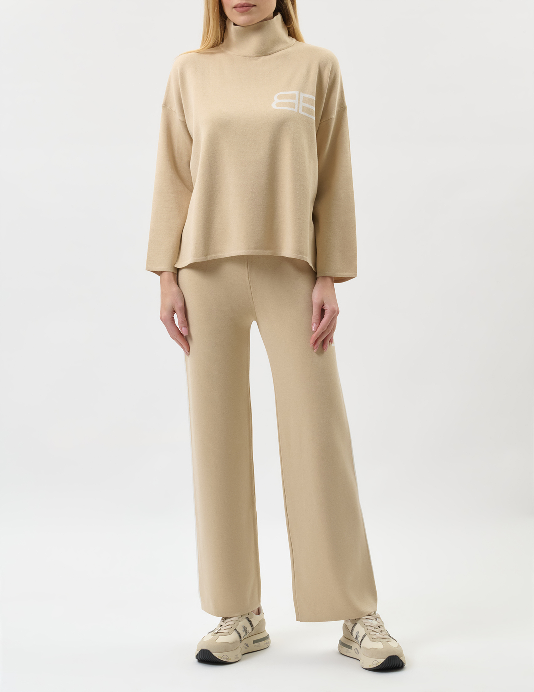 

Костюм, Бежевый